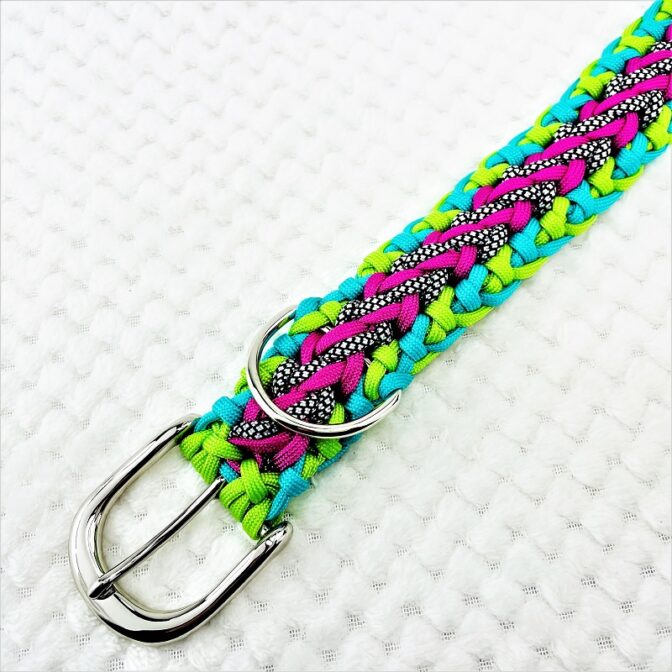 [公式]パラコードマクラメ編み＃136No166 ライトグリーン、オーキッドブルー、ローズ、白黒ダイヤ柄の中型・大型犬首