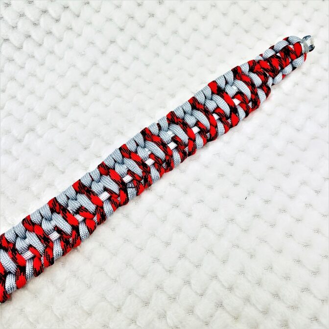 [公式]パラコードマクラメ編み＃143No173赤まだら・ホワイト・ライトグレー大型犬用首輪