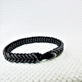 [キット]パラコードマクラメ編み＃149 白黒ダイヤ柄・黒の大、中型犬用首輪No179