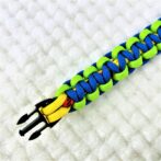 [公式]パラコードでマクラメ編み#155 平結びシリーズカラフル＆キュートNo2の小型犬用首輪No185