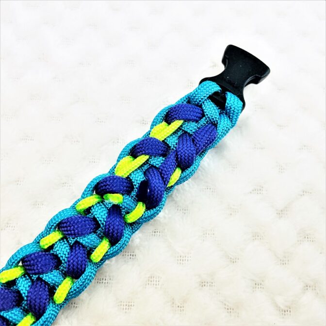 [公式]パラコードでマクラメ編み#156 平結びシリーズカラフル＆キュートNo3の小型犬用首輪No186