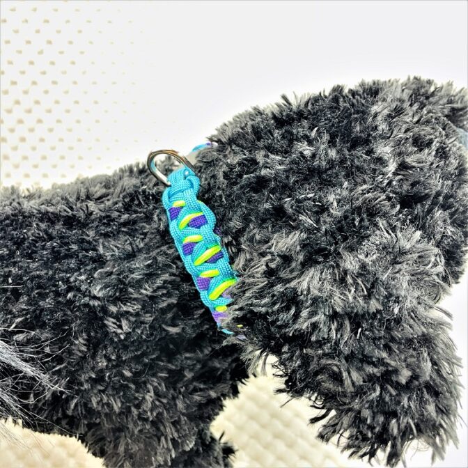 [公式]パラコードでマクラメ編み#156 平結びシリーズカラフル＆キュートNo3の小型犬用首輪No186