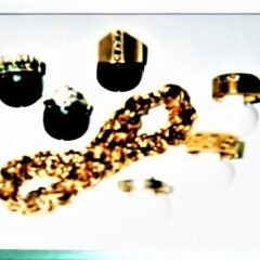 [貴金属地金相場]金、一挙に３００円台値上がり