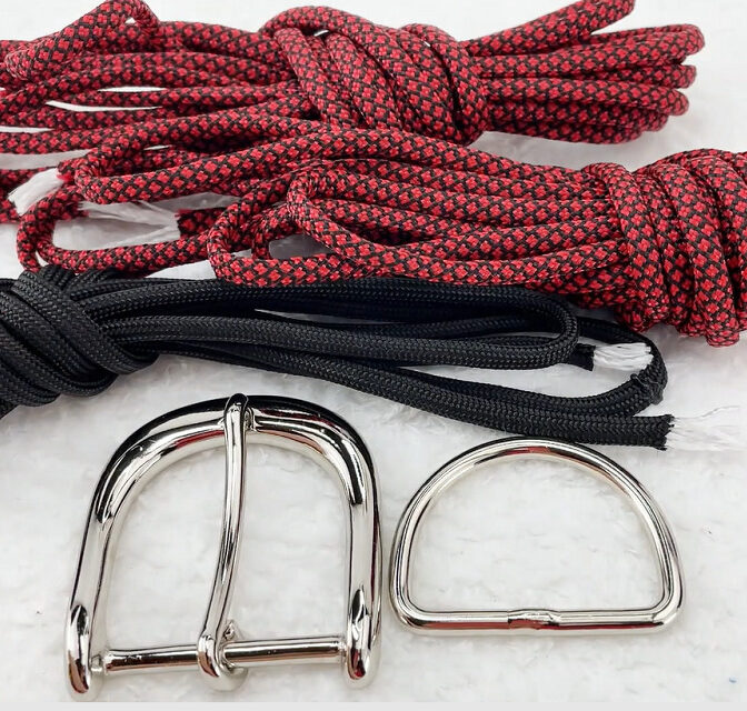 「キット]パラコード#109No139マクラメ編み赤と黒のダイヤ柄とネイビーの大、中型犬用首輪