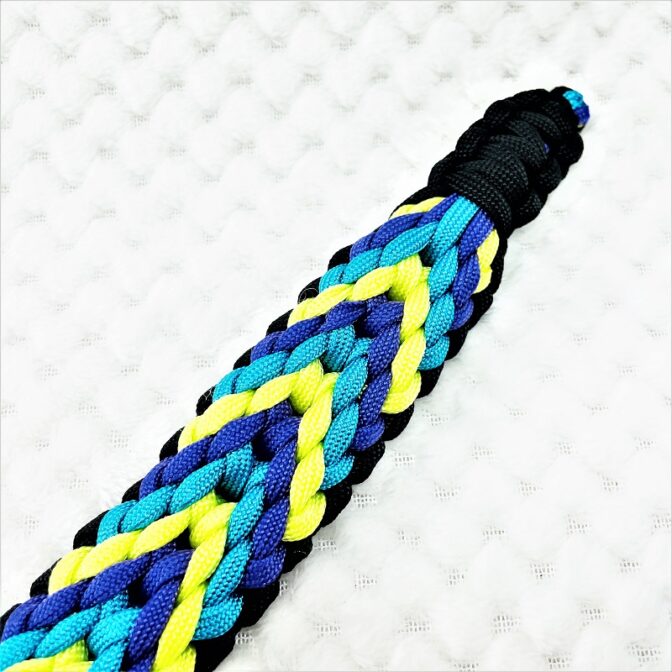 パラコード#171マクラメ編み ターコイズ・ライトグリーン・紫と黒の中型・大型犬首輪
