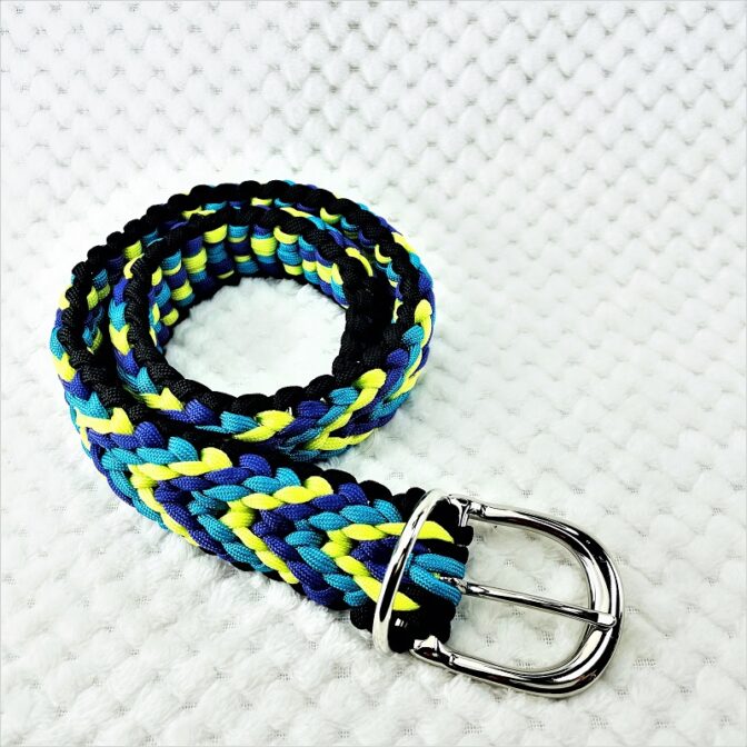 パラコード#171マクラメ編み ターコイズ・ライトグリーン・紫と黒の中型・大型犬首輪