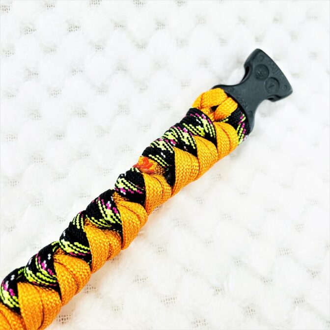 [公式]パラコードマクラメ編みオレンジと茶まだらの猫と犬首輪No208