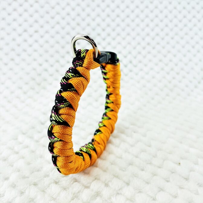 [公式]パラコードマクラメ編みオレンジと茶まだらの猫と犬首輪No208