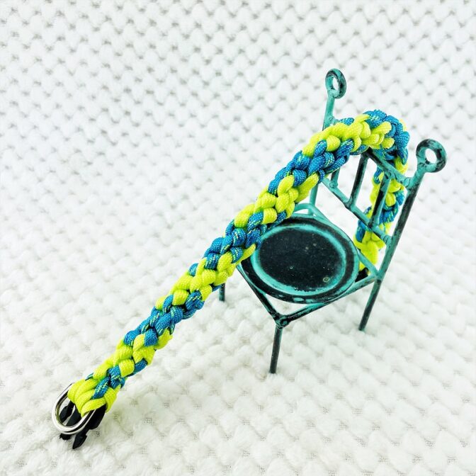 [公式]パラコードNo206マクラメ編みライトグリーンとブルーの小型犬首輪#120