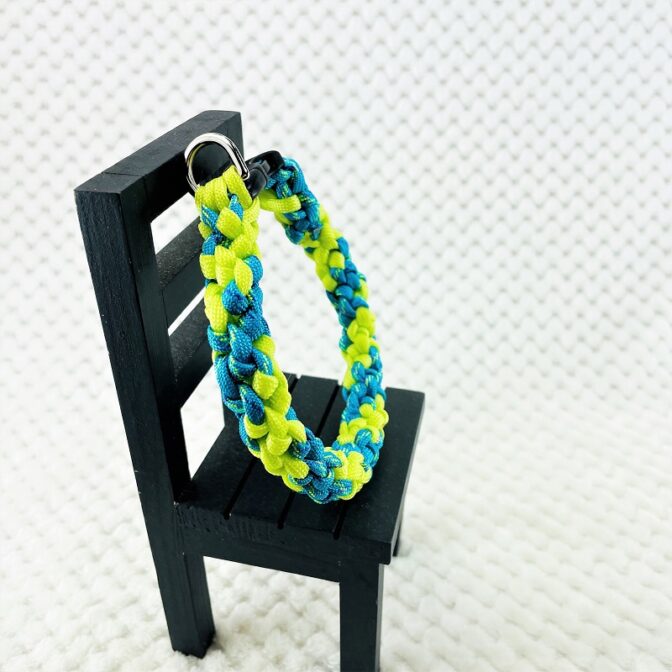 [公式]パラコードNo206マクラメ編みライトグリーンとブルーの小型犬首輪#120