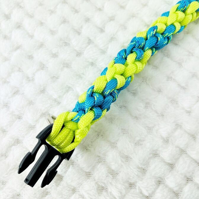 [公式]パラコードNo206マクラメ編みライトグリーンとブルーの小型犬首輪#120