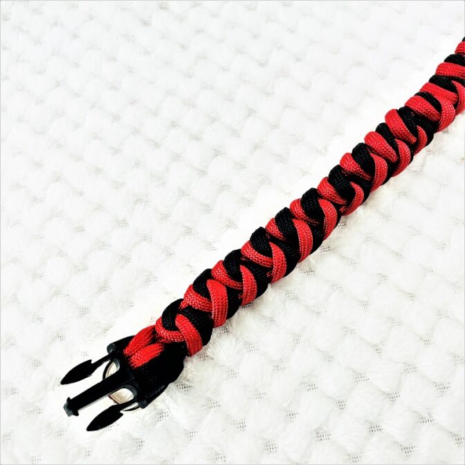[公式]パラコードマクラメ編み赤と黒の猫と犬首輪No207