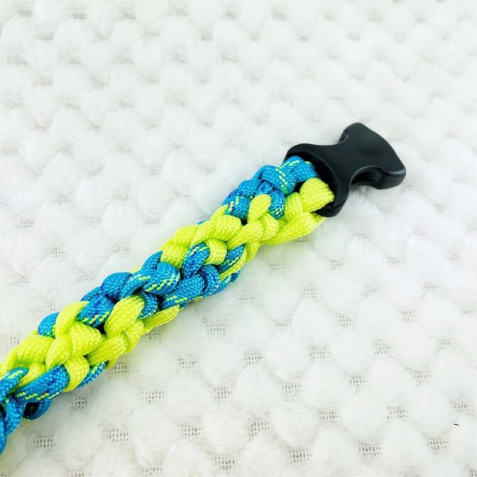 [公式]パラコードNo206マクラメ編みライトグリーンとブルーの小型犬首輪#120