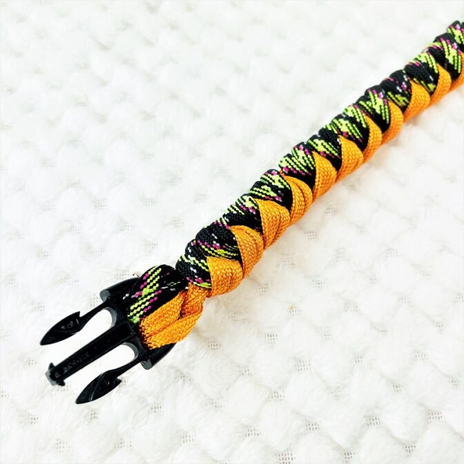 [公式]パラコードマクラメ編みオレンジと茶まだらの猫と犬首輪No208