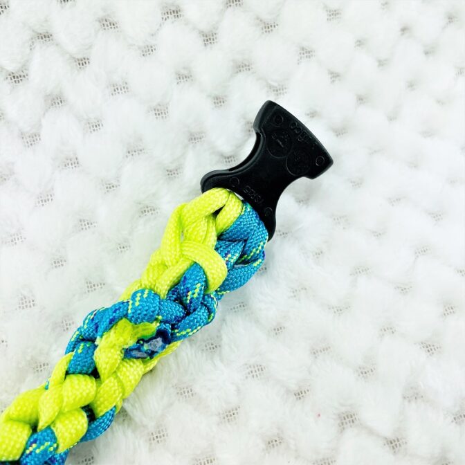 [公式]パラコードNo206マクラメ編みライトグリーンとブルーの小型犬首輪#120