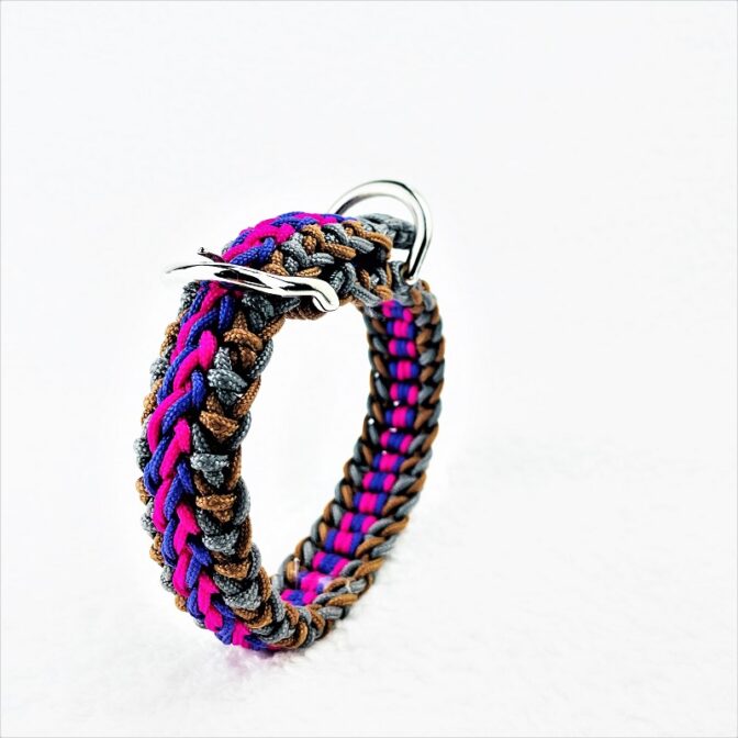 [公式]パラコード＃137マクラメ編みピンク紫グレー茶の小型犬用首輪No167