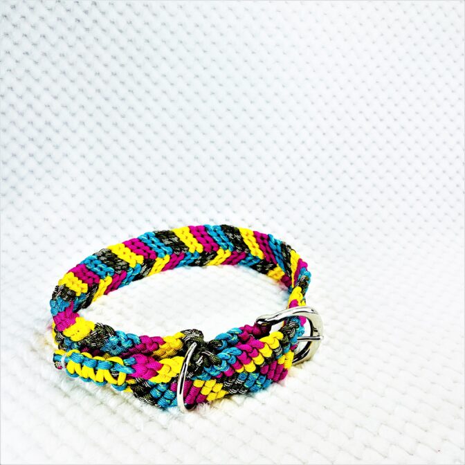 [公式]パラコード＃145マクラメ編み茶まだら・ローズ・イエロー・ブルーの大型犬用首輪No175