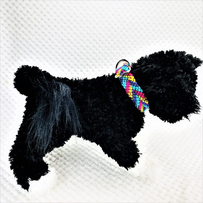 公式]パラコード＃146マクラメ編みピンク・ブルー・紫・黃まだらの小型犬用首輪No176