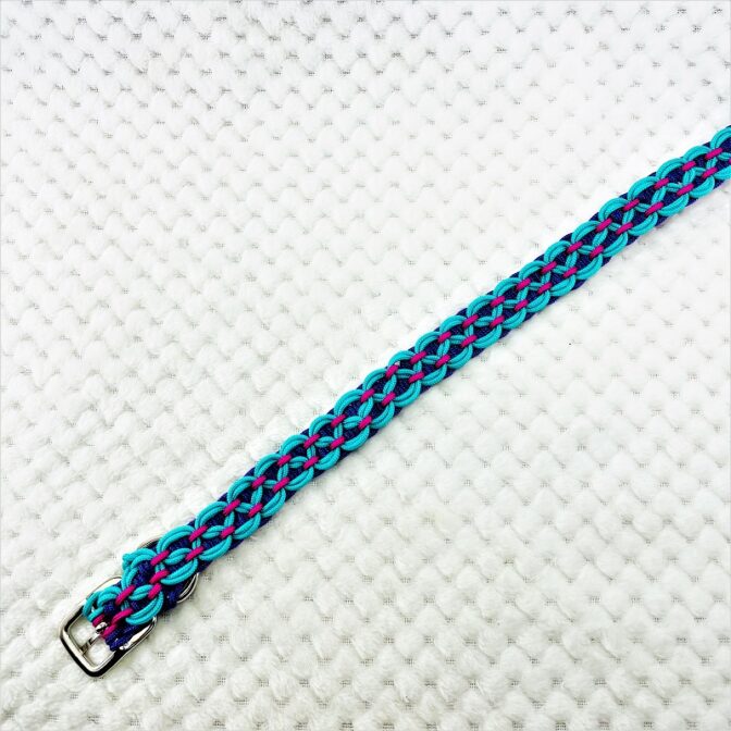 [公式]パラコード＃165 マクラメ編み ピンクとエメラルドグリーンと紫の小型犬用首輪No195