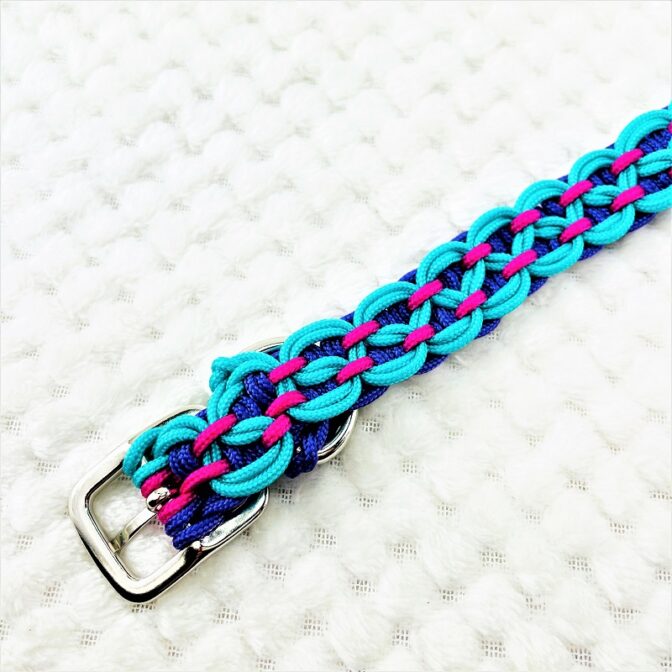 [公式]パラコード＃165 マクラメ編み ピンクとエメラルドグリーンと紫の小型犬用首輪No195