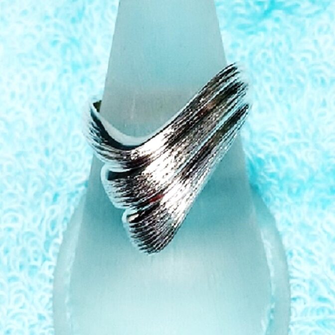 シルバーデザインリング正面画像