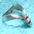 シルバーデザインリング寝かせて横向き画像