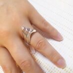 女らしいV字ライン シルバーデザインリングJE4荒らし