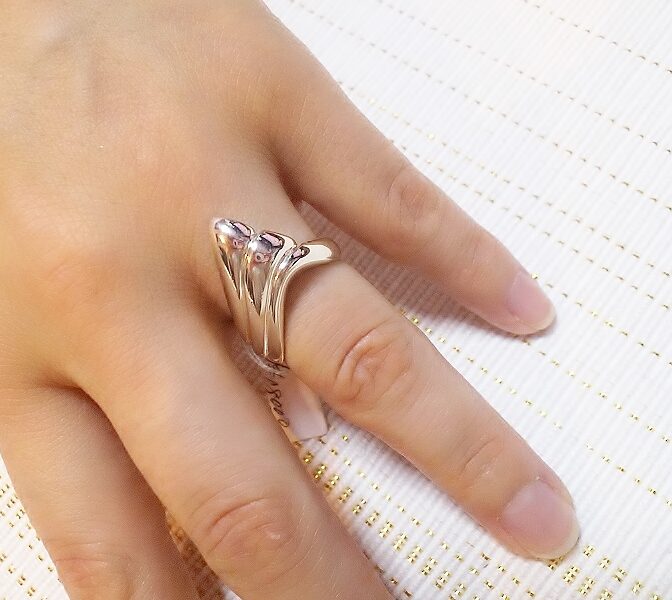 女らしいV字ライン シルバーデザインリングJE4荒らし