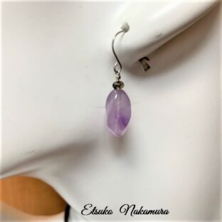 変形アメシストのピアス