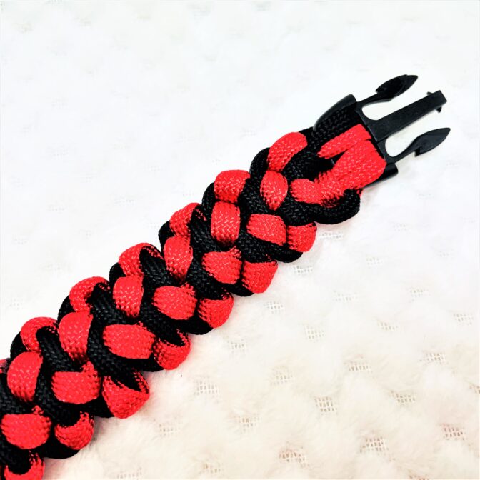 [公式]マクラメ編み＃188 赤と黒のポチポチ模様の小型犬首輪