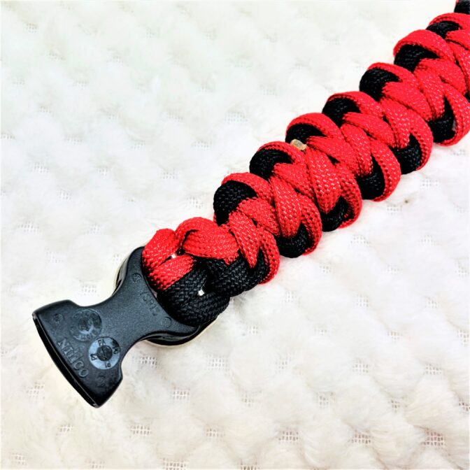 [公式]マクラメ編み＃188 赤と黒のポチポチ模様の小型犬首輪