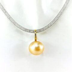 [真珠のお手入れ]しまったままの真珠、溶けていませんか？