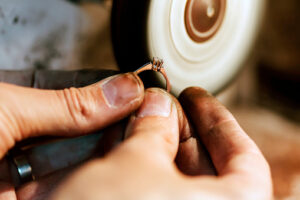 [ジュエリー作家の作業内容]ガンになりやすいって本当？