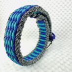 マクラメ編み首輪