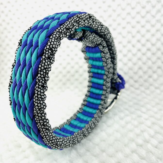 マクラメ編み首輪