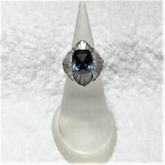 昔のリング捨てるに捨てられない、困ったジュエリーどこに相談したら・・・