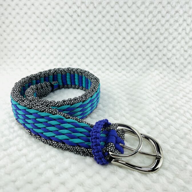 マクラメ編み首輪