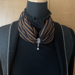 ダイヤモンドヘッドにスカーフ