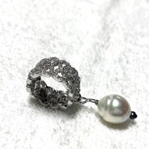 ダイヤリングとパールヘッド