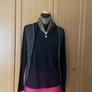 スカーフにダイヤリング使用