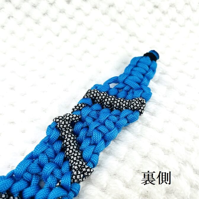 マクラメ編み犬首輪裏側後ろ部分