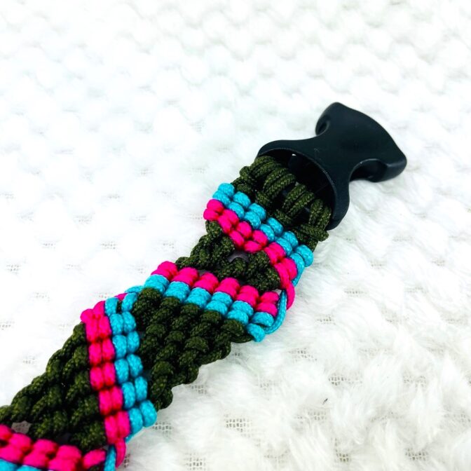マクラメ編み犬首輪表側後ろ部分