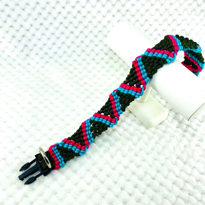 マクラメ編み犬首輪斜め上から
