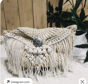 マクラメ編みポーチ