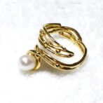 ゴールドリングをリング寝かせた画像