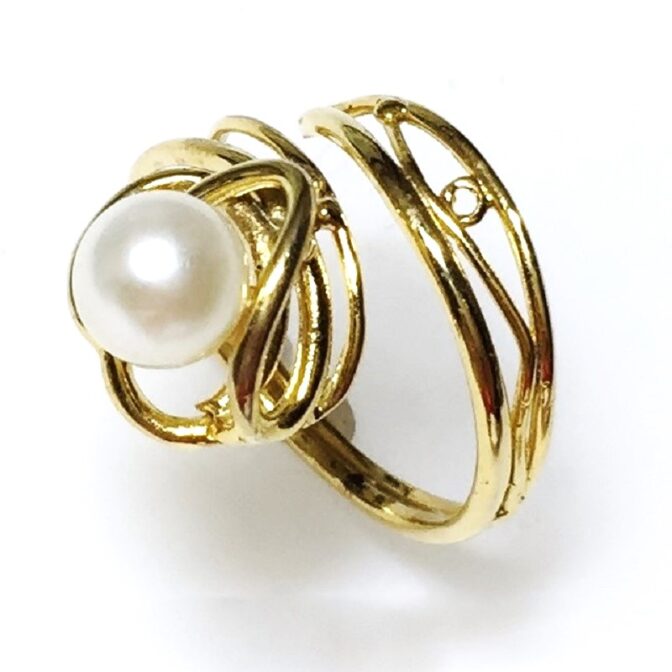 ゴールドリングをリングたたせた画像