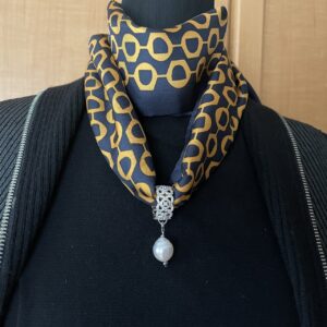 スカーフにヘッドを付けた状態