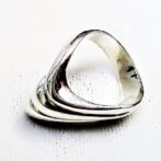 シルバーデザインリング寝かせた画像