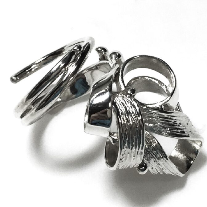 シルバーフリーサイズリング横向き状態画像