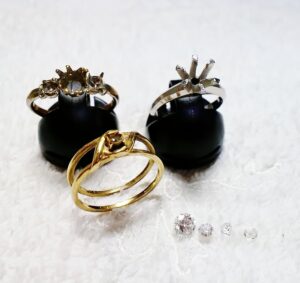 石を外した状態の空枠